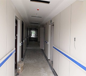 【江西】宜黄县中医院综合大楼墙面装修安装的是抗倍特板素洁干净